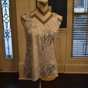 Vineyard Vines White Top with Blue Leaves